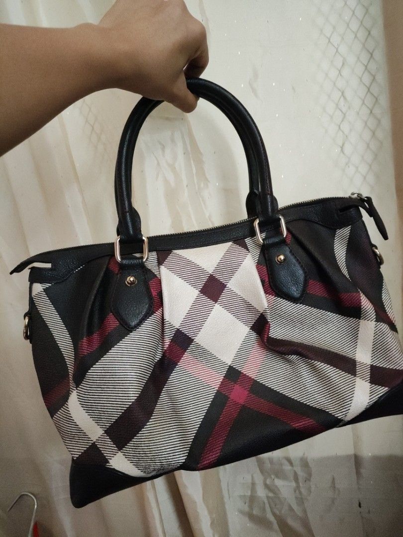 DAKS, Luxury, Bags & Wallets on Carousell