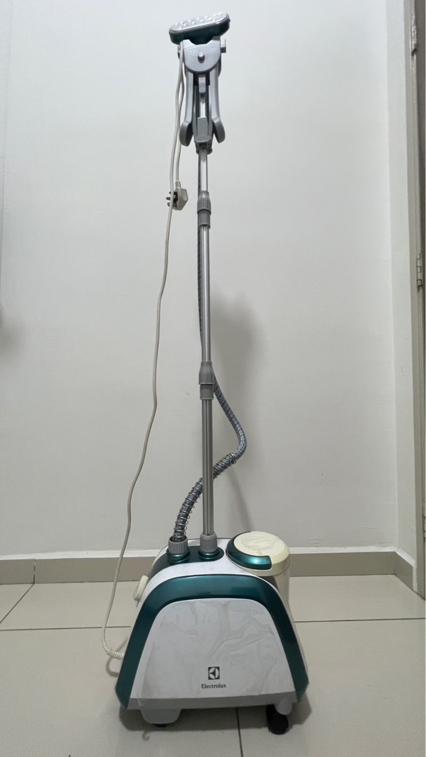 ELECTROLUX GARMENT STEAMER/IRON, TV & Home Appliances, Irons & Steamers