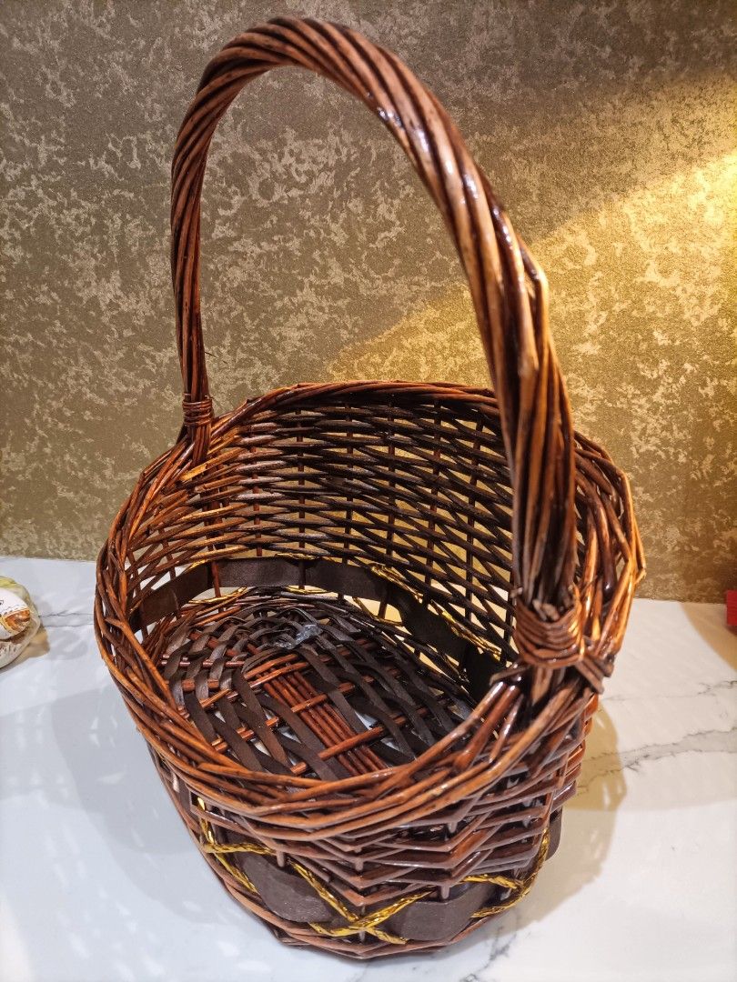 Buy Rectangle Wicker Empty Gift Hamper Basket Hand Woven Picnic Basket With  Lining from Linshu Kingwillow Arts & Crafts Co., Ltd., China |  Tradewheel.com