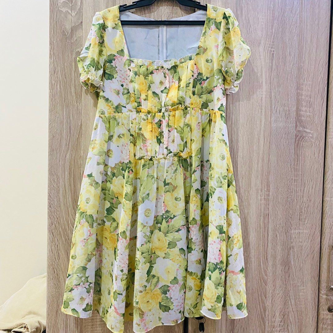 Fairy Dress Yellow (Category: Dresses) located in Manila. Submitted by ashantilaneeeee (Listing ID 1249000213, Image 2). Description: Yellow fairy dress fits small - medium.