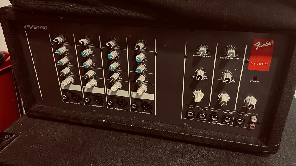 Fender Powered Mixer (PA System), Hobbies & Toys, Music & Media, Music