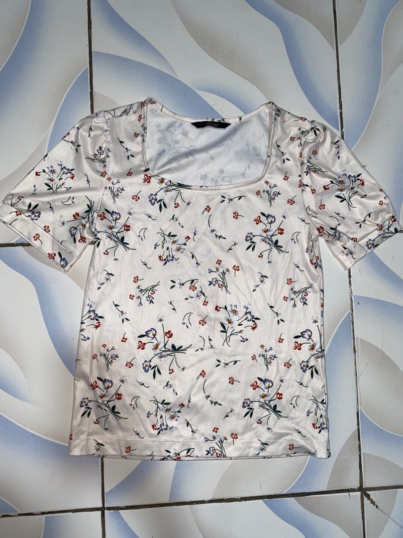 For Me blouse (Category: Blouses) located in Cavite. Submitted by the.selective_ (Listing ID 1248923424, Image 1). Description: Used 2x pa lang, still 10/10 condition XS size RFS: decluttering .