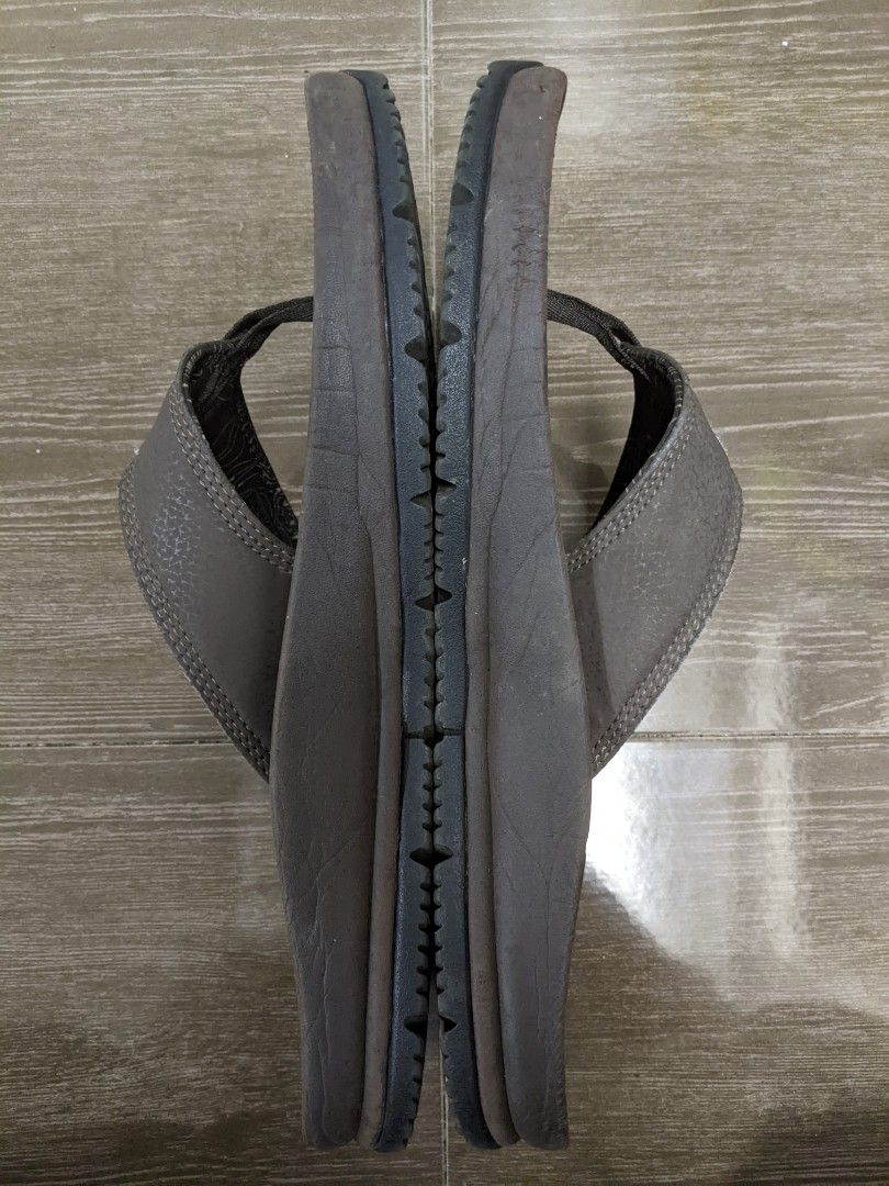 Freewater sandal 10uk, Men's Fashion, Footwear, Flipflops and Slides on