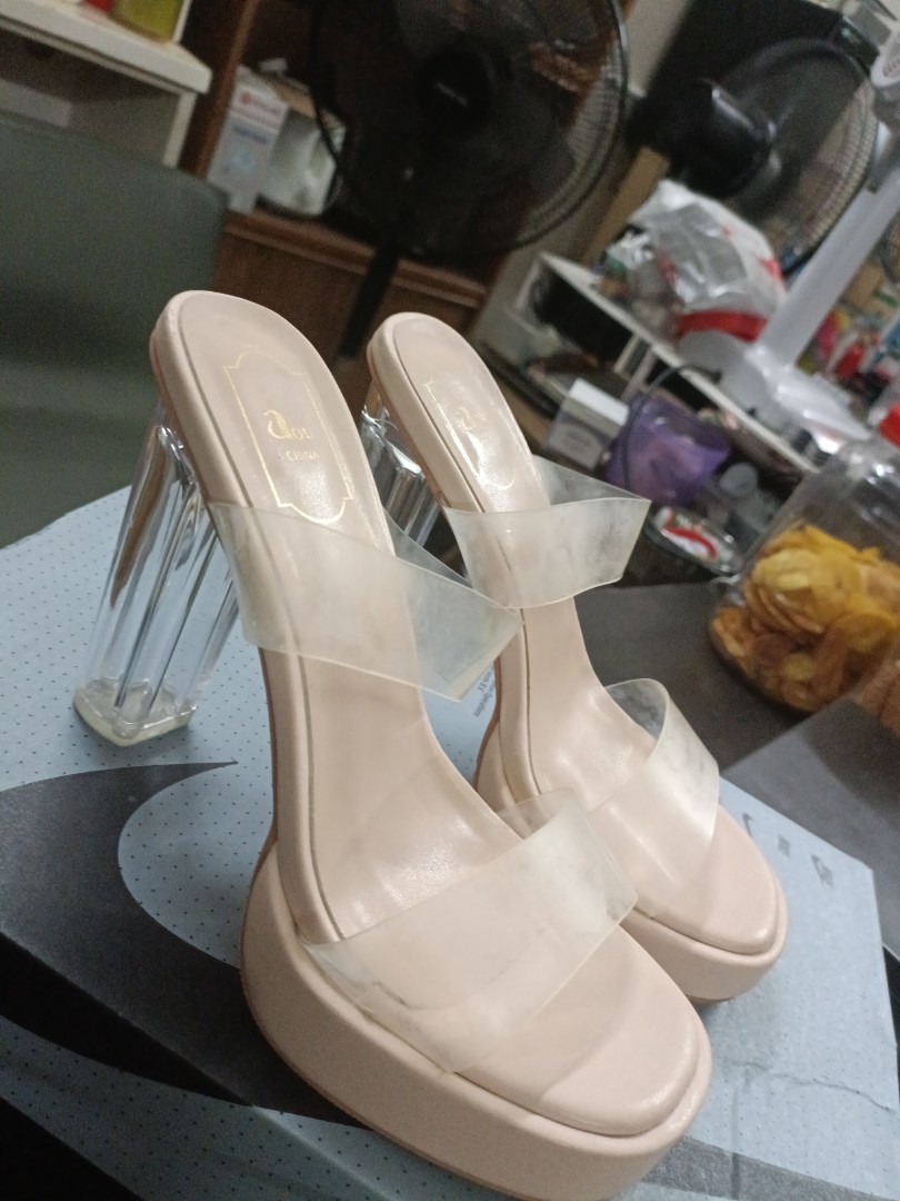 Hells, Women's Fashion, Footwear, Heels on Carousell