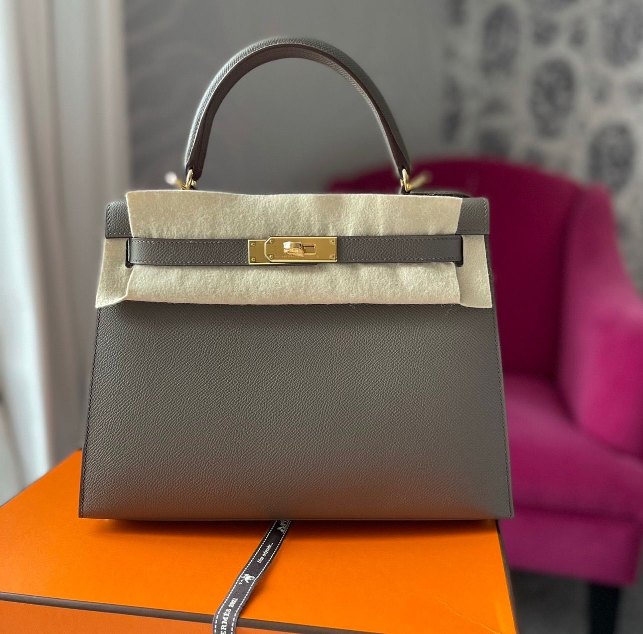 LuxurySelective on X: Hermes Kelly 28 Gris Etain Epsom Gold