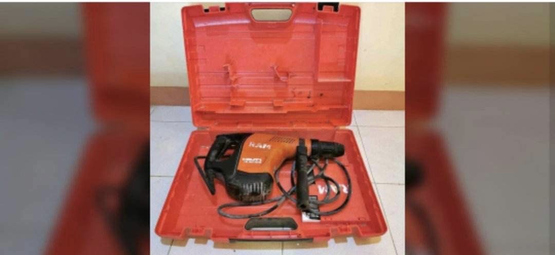 HILTI TE 50 JACK HAMMER (Category: Construction Tools & Equipment) located in Pasig City. Submitted by wonderpenguin22 (Listing ID 1248968273, Image 2). Description: Rush sale! HILTI TE 50 jack hammer (super sale!) .
