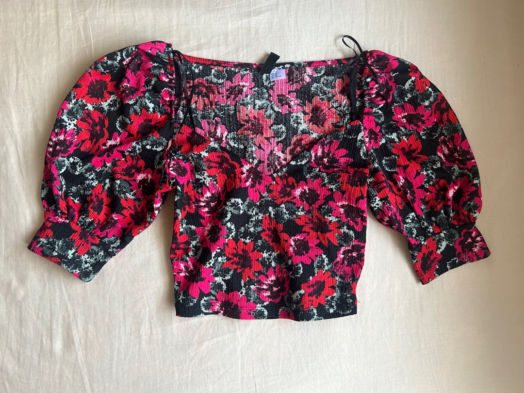 H&M Puff Sleeves Crop top, Women's Fashion, Tops, Blouses on Carousell