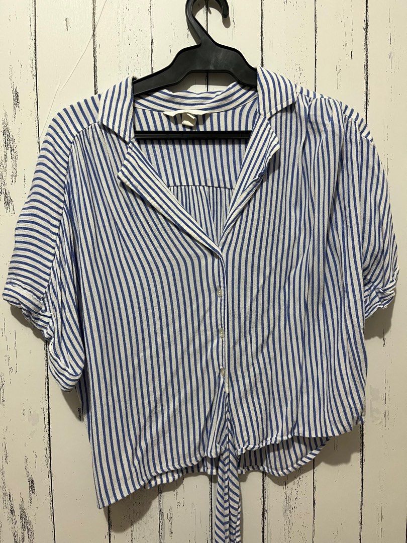 H&M Striped Relaxed Shirt (Category: Shirts) located in Pasig City. Submitted by ojala (Listing ID 1249036322, Image 1). Description: Relaxed shirt .