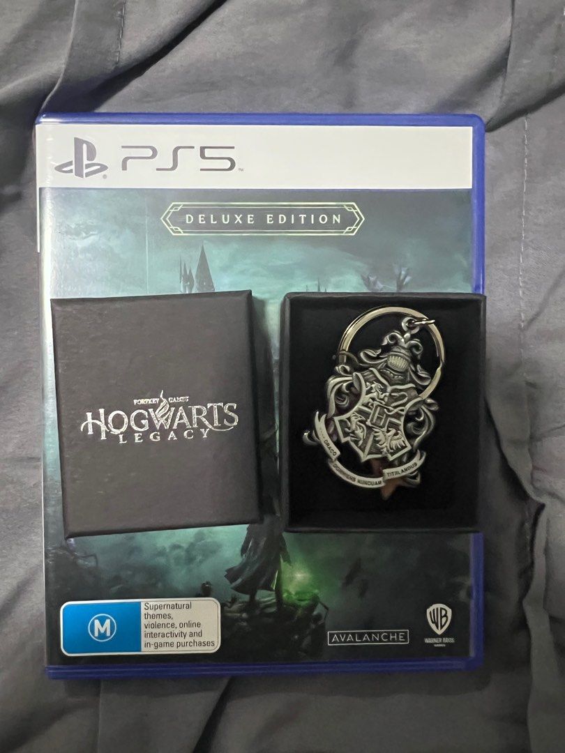 Hogwarts Legacy Deluxe Edition + Keychain PS4 / PS5 [LIKE NEW