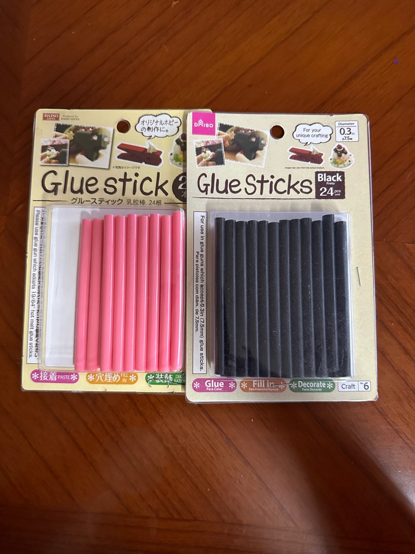 DAISO Black Hot Glue Sticks, Hobbies & Toys, Stationery & Craft, Craft  Supplies & Tools on Carousell