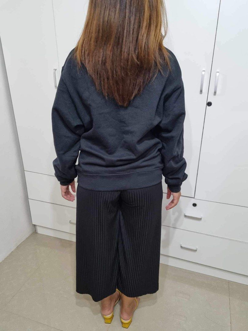 I woke up like this Jumper - Black (Category: Longsleeves) located in Bocaue. Submitted by mjpvv (Listing ID 1248963604, Image 2). Description: Nice and makapal No major flaws Fits up to large .