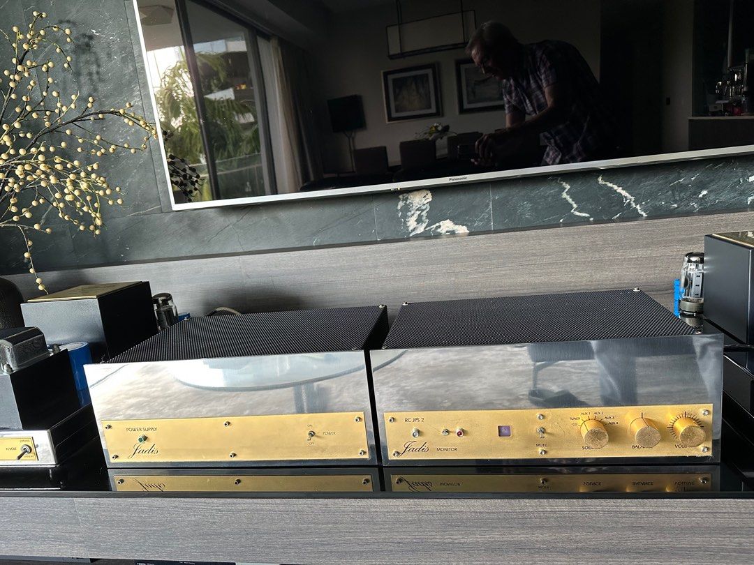 Jadis JPS2 two chassis preamp, Jadis JA80 monoblock power amps, Wilson