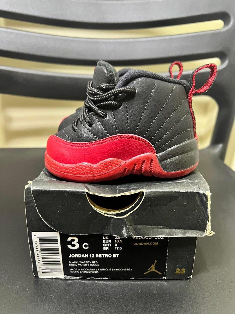 Jordan 12 noir et sale rouge