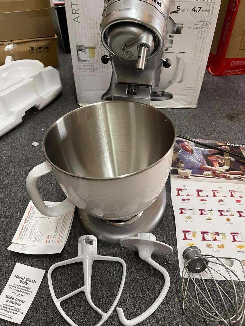 Kitchenaid Artisan Stand Mixer 5QT Brandnew Open Box 110v, TV & Home