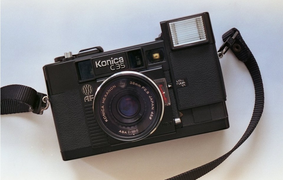 コニカ C35AF - フィルムカメラ