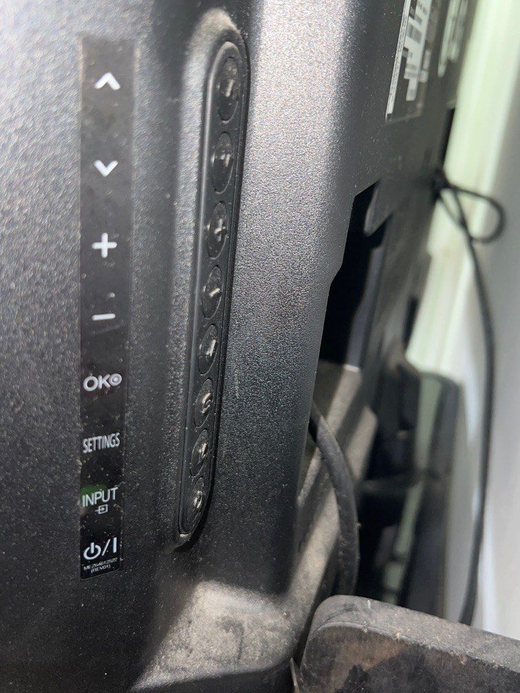 LG TV (Category: TV) located in Singapore. Submitted by gatewaysold (Listing ID 1248975310, Image 3). Description: I’m assuming it can be used as a monitor too! has HDMI port. https://www.lg.com/sg/support/product/lg-32LN5100.ATC Willing to negotiate :) .