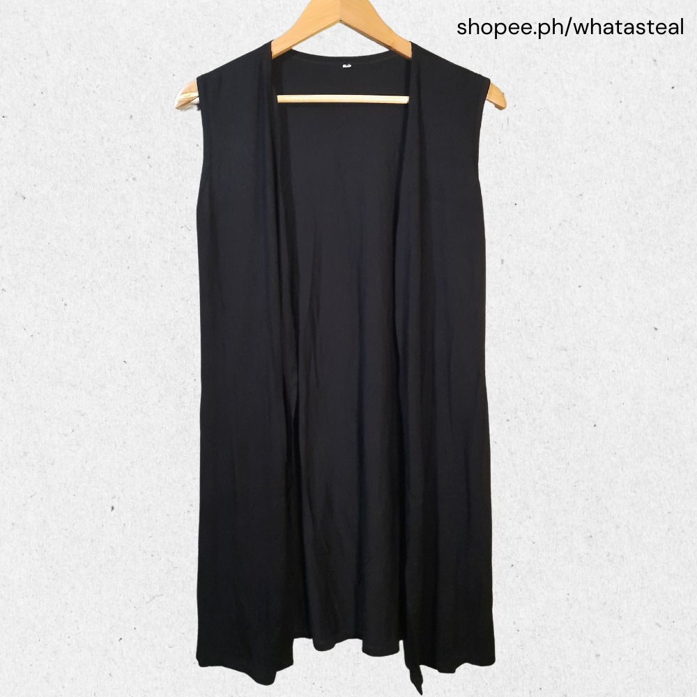 Black store flowy vest
