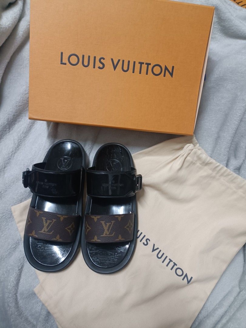 Louis Vuitton Sunbath Flat Mule, Women's Fashion, Footwear, Flipflops and  Slides on Carousell