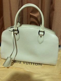 Louis Vuitton Lock me go tote bag, Women's Fashion, Bags & Wallets, Tote  Bags on Carousell