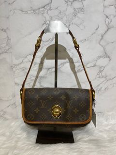Authentic Louis Vuitton Soft Trunk M55932 Monogram Prism Plastic, Luxury,  Bags & Wallets on Carousell