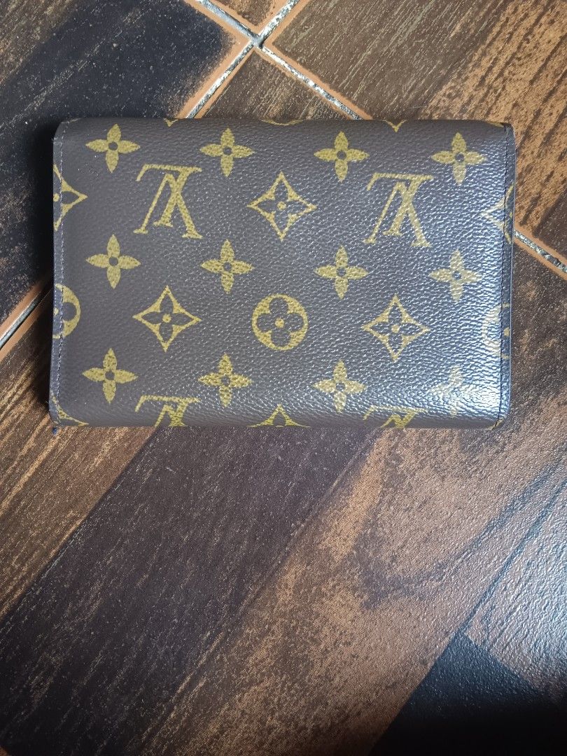 Lv trifold Wallet (Category: Luxury Bags & Wallets) located in Zamboanga. Submitted by bags2bags2bags (Listing ID 1248947760, Image 2). Description: preloved lv wallet issue posted outside still good condition issue only inside pocket.