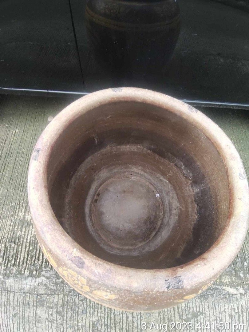 Mantarban Jar (Category: Vases & Decorative Bowls) located in Paranaque City. Submitted by mommykiee (Listing ID 1248926072, Image 3). Description: A large Mantarban jar w/ mystical dragon, flowers and maker's marks Size: 25x21inch No chip / crack.