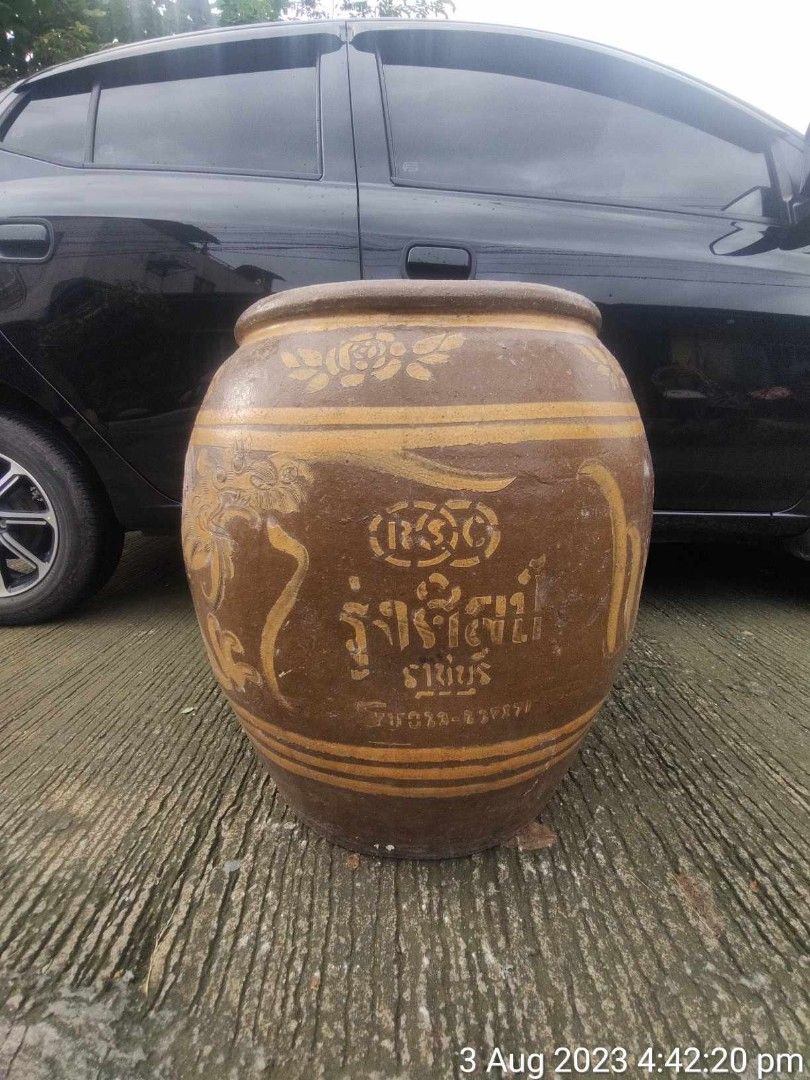 Mantarban Jar (Category: Vases & Decorative Bowls) located in Paranaque City. Submitted by mommykiee (Listing ID 1248926072, Image 2). Description: A large Mantarban jar w/ mystical dragon, flowers and maker's marks Size: 25x21inch No chip / crack.