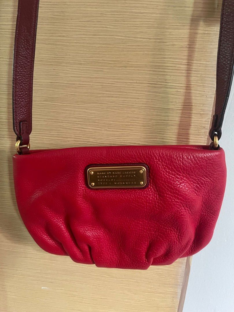 Marc Jacobs Sling Bag Authentic!, Women's Fashion, Bags & Wallets