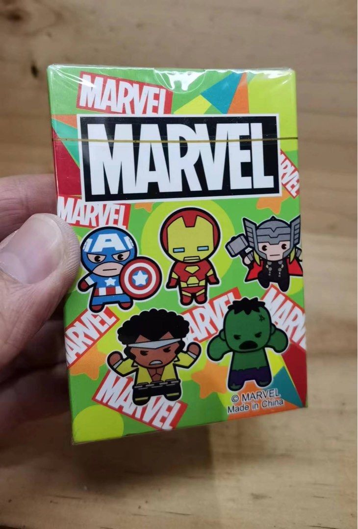 Minis Stickers Marvel Avengers 8 personnages - 30 CM x 30 CM