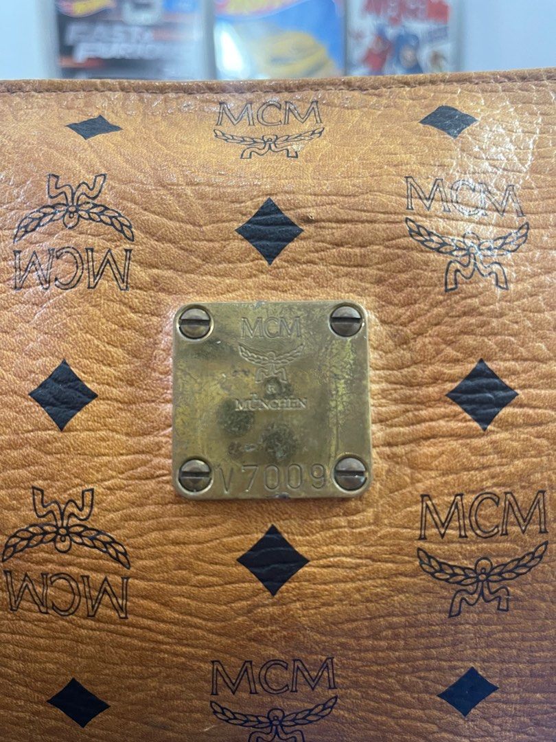 Mcm a5819 top