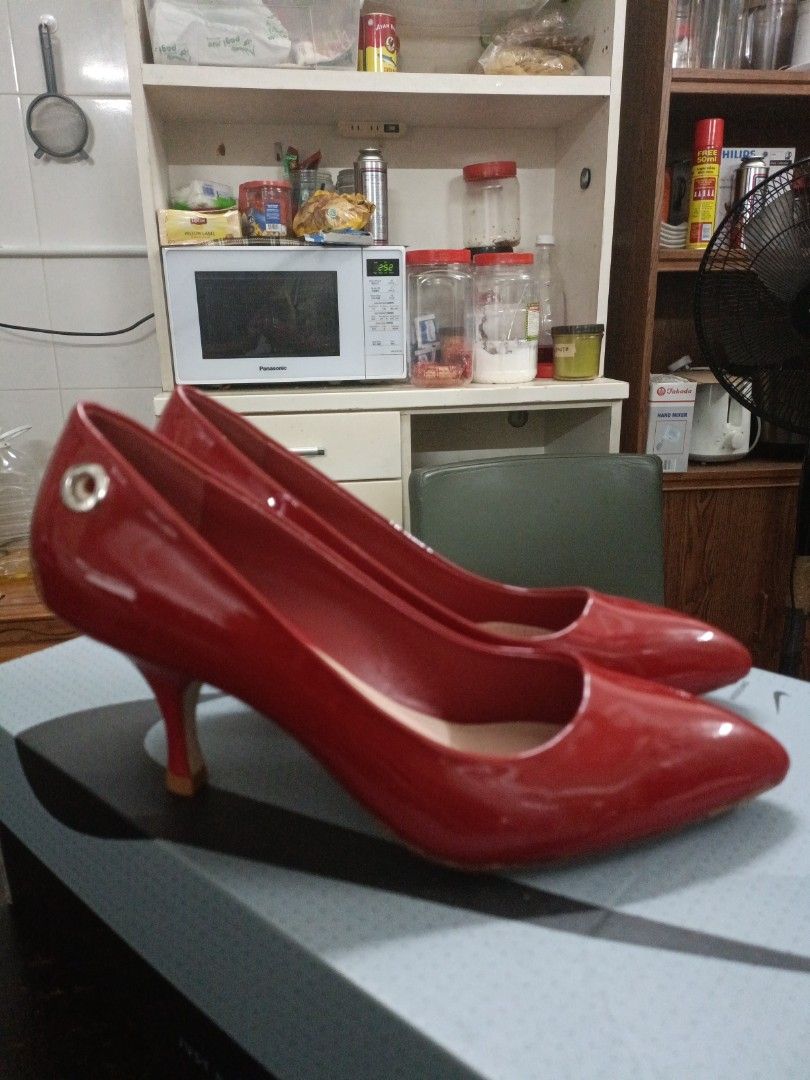 nike shoes with pointed back