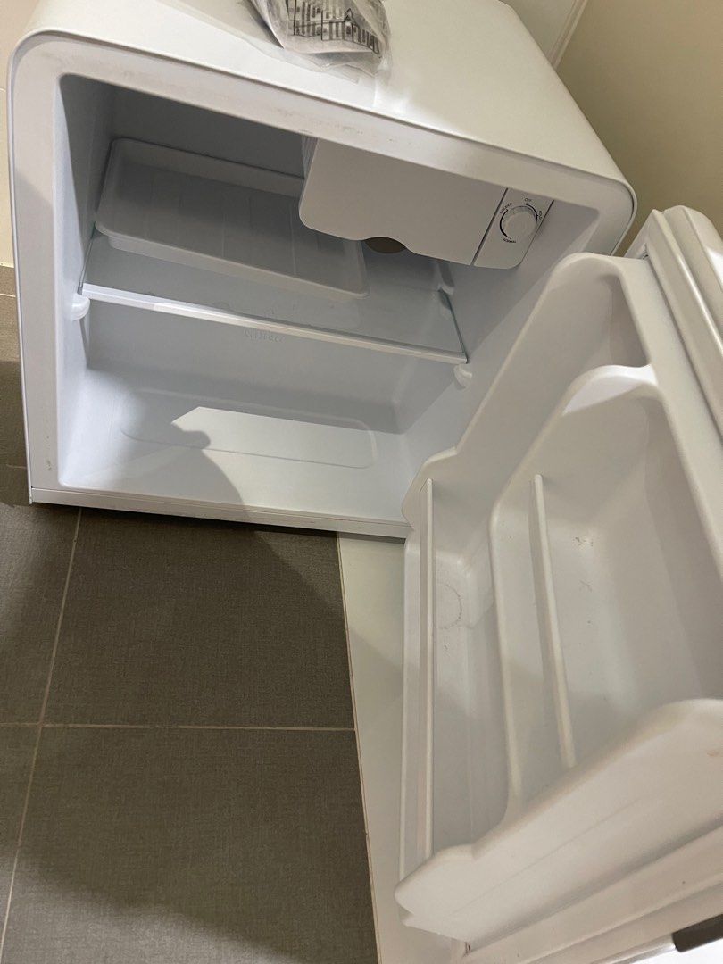 Modes 47L mini bar fridge, TV & Home Appliances, Kitchen Appliances