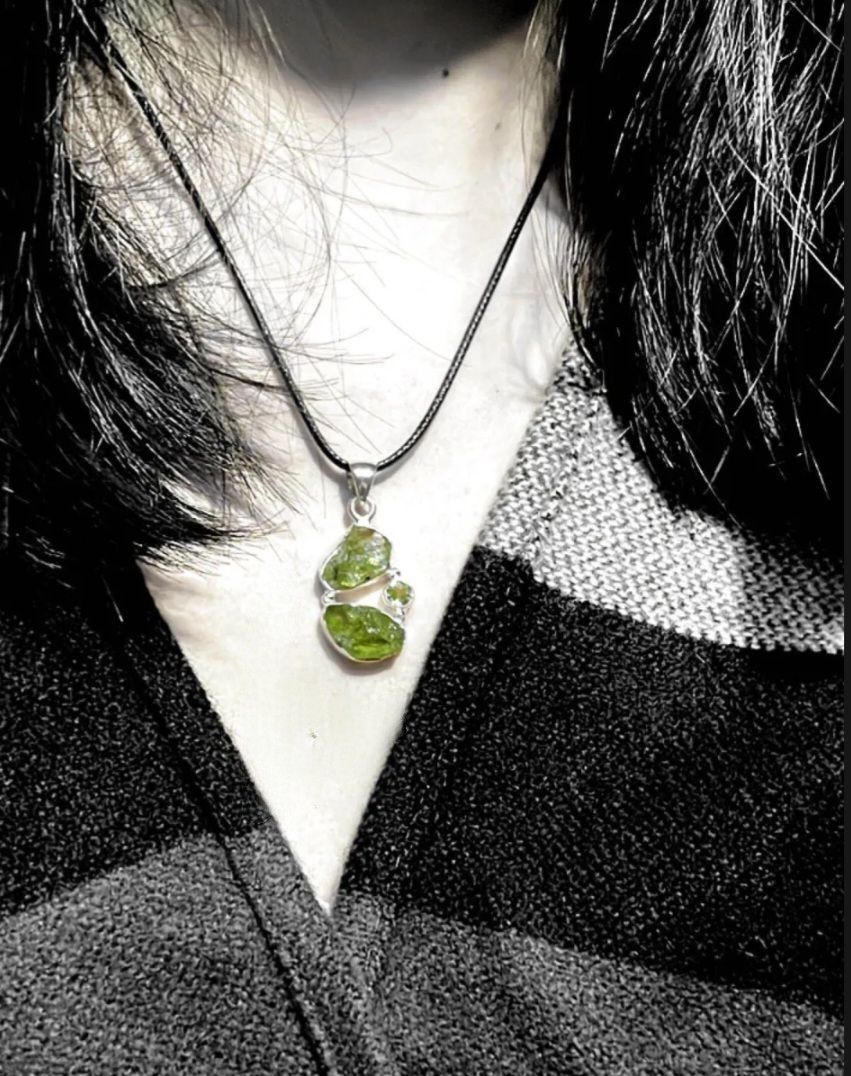 Arizona Peridot Gold Jewelry Pear Cut Offset Pendant 131614 - Sami Fine  Jewelry