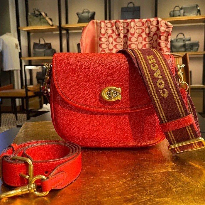 Turnlock hotsell saddle crossbody