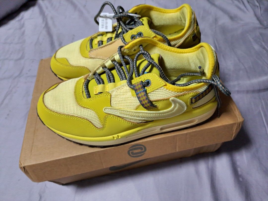 travis air max1