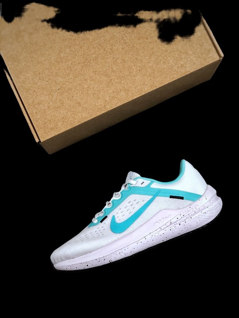 Nike Air Zoom Winflo 10 Moon Landing Running Shoes Mint Green