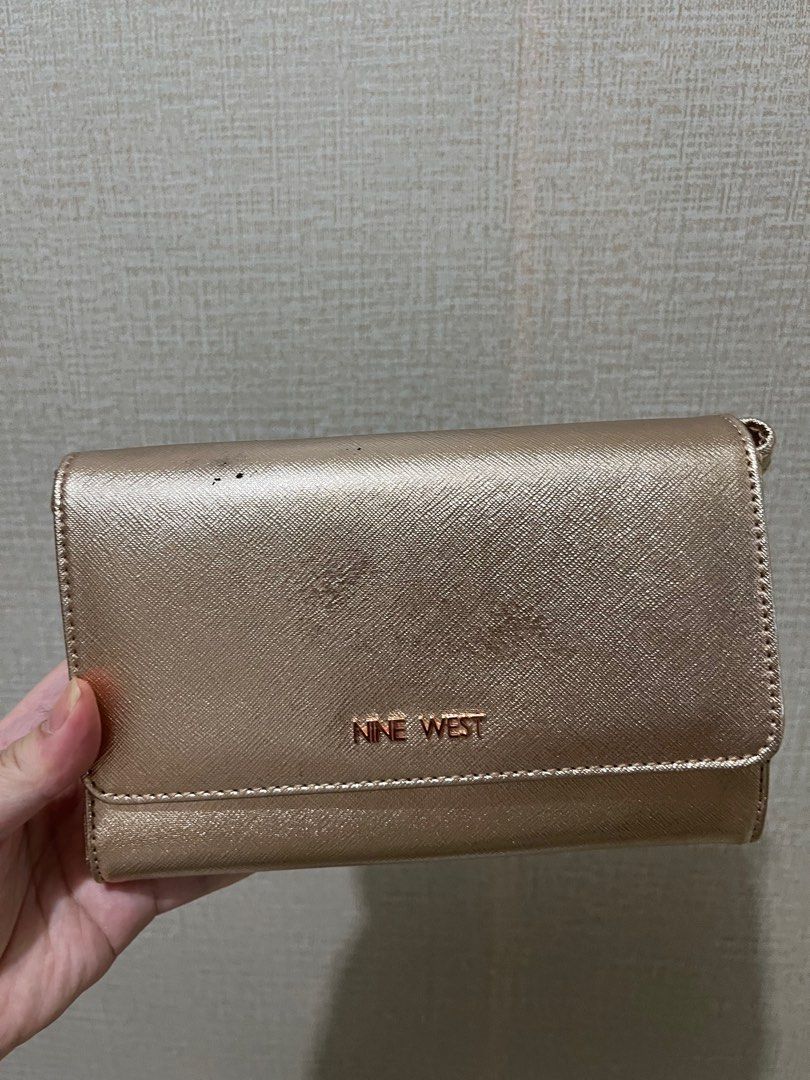 Nine West Clutch/Crossbody (Category: Cross-body Bags) located in Pasig City. Submitted by ojala (Listing ID 1249028436, Image 1). Description: Used twice nine west bag Can be used for casual or formal event.
