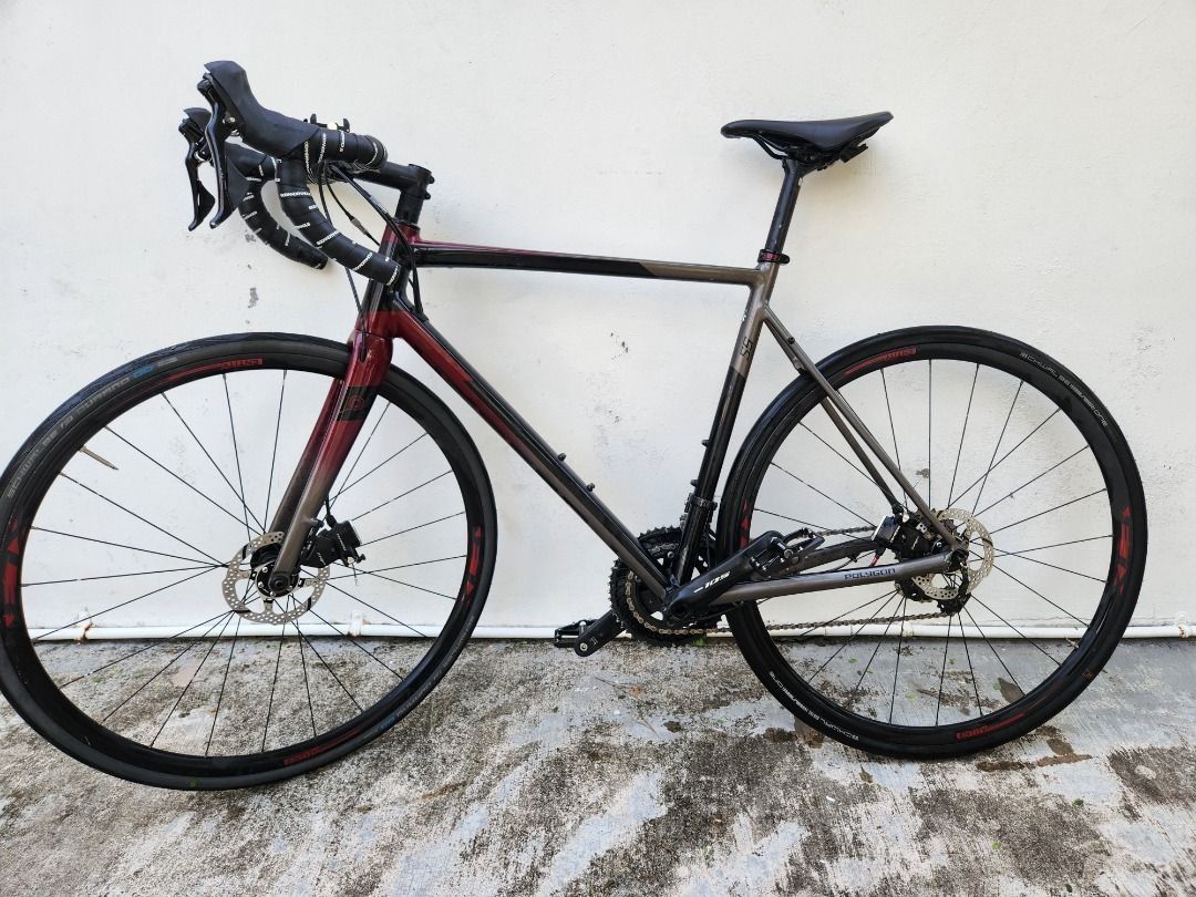 Polygon Strattos S5 Disc brake with Shimano 105 groupset. Aluminium frame