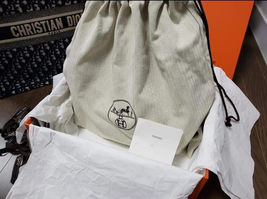 Pre order (Category: Luxury Bags & Wallets) located in Cabadbaran. Submitted by luxurysourcedbyjinx (Listing ID 1249061175, Image 3). Description: Hermes Jypsiere✨ 9/10 condition Complete set with receipt..