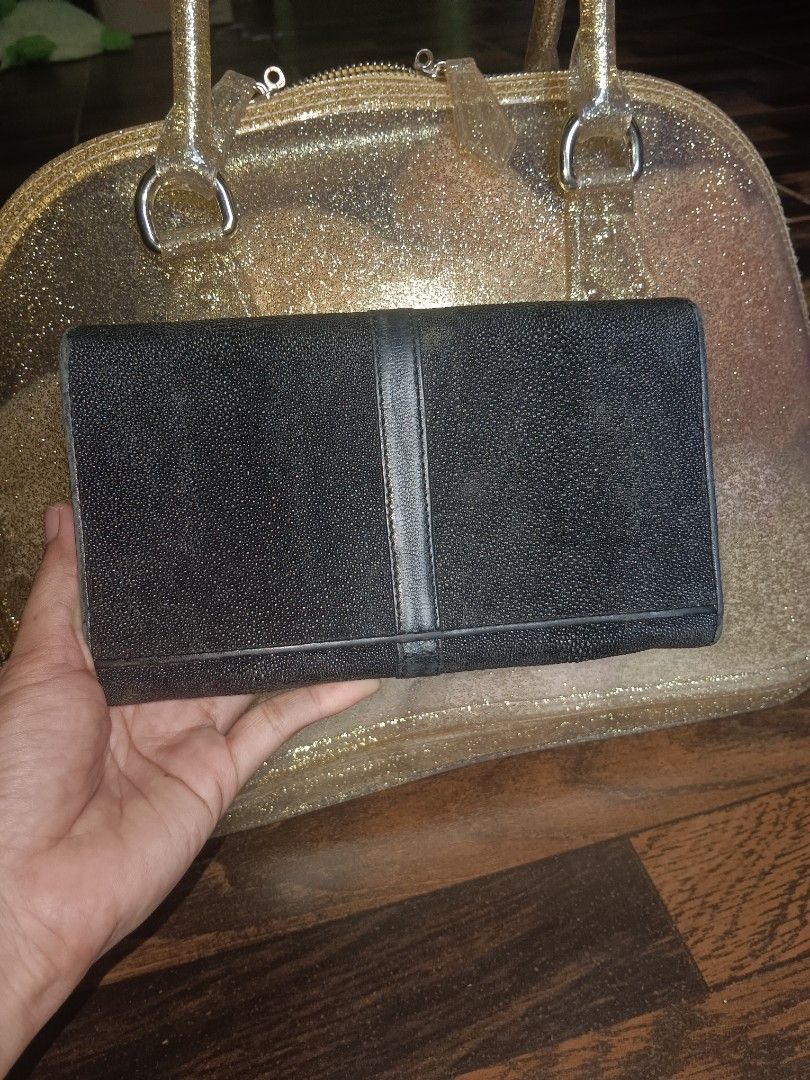 Preloved Stingray Wallet (Category: Wallets & Card holders) located in Zamboanga. Submitted by bags2bags2bags (Listing ID 1248945020, Image 2). Description: preloved stingray wallet long wallet size.