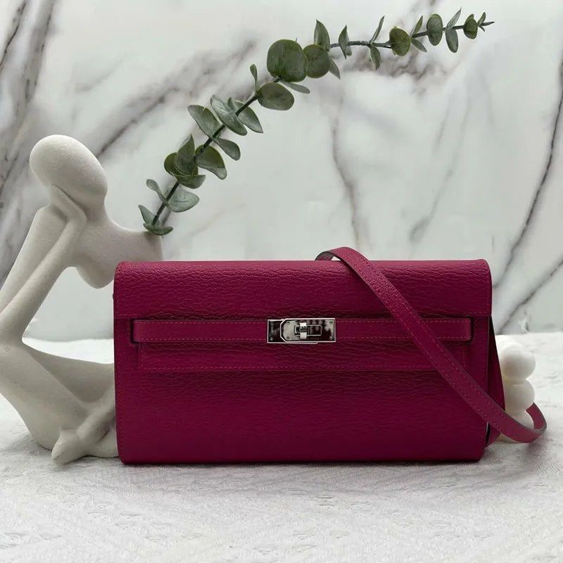 Pre-order Hermes Lindy 34 Clemence Stamp Square Q Red, Luxury, Bags &  Wallets on Carousell