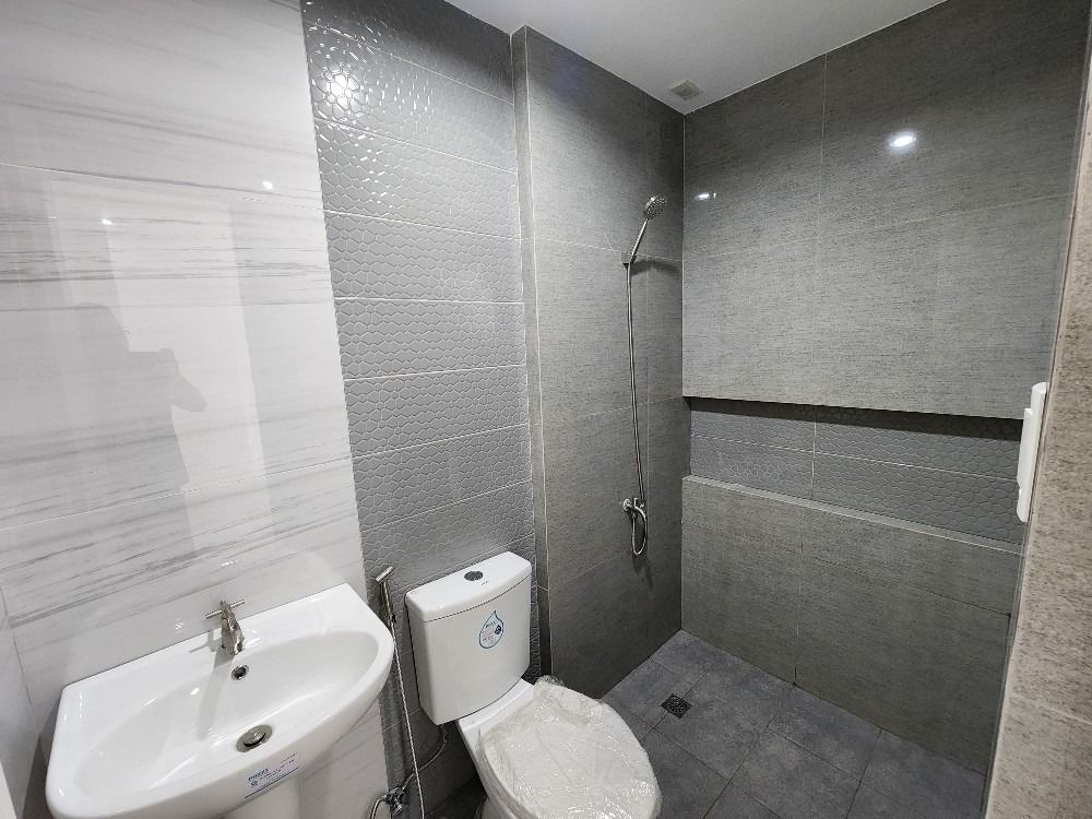 RFO 3 Bedroom 3 Bathroom Town and Country Molino House and Lot for Sale