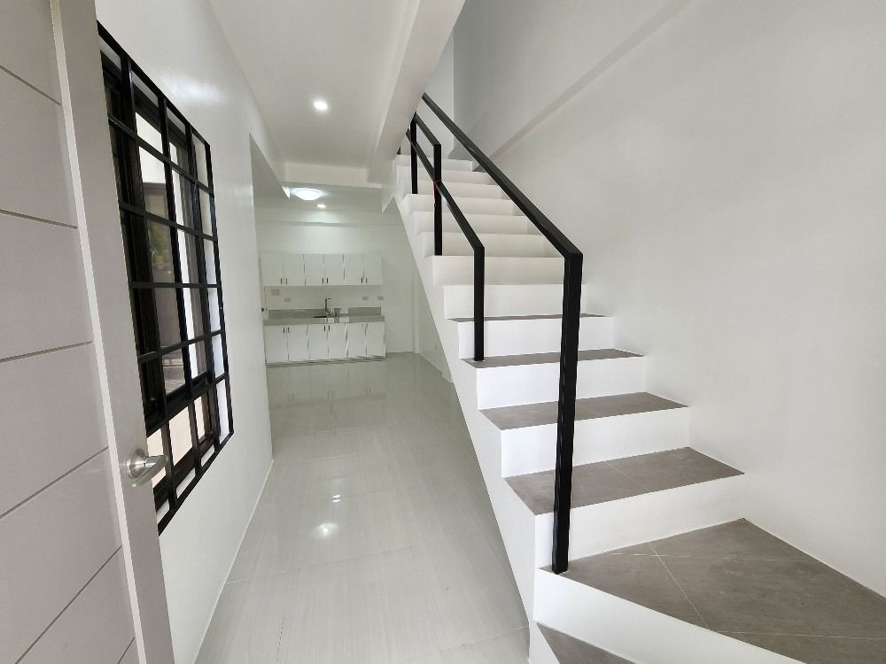 RFO 3 Bedroom 3 Bathroom Town and Country Molino 3 House and Lot for