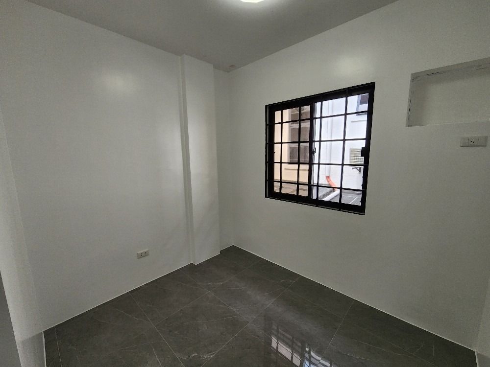 RFO 3 Bedroom 3 Bathroom Town and Country Molino House and Lot for Sale