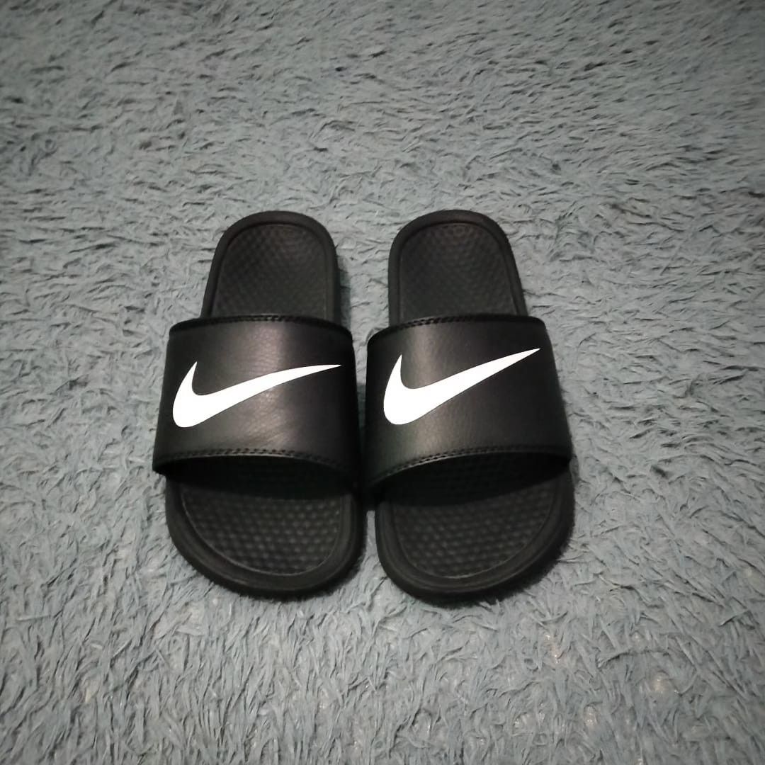Sandal Nike Benassi Swoosh, Fesyen Pria, Sepatu , Sandal di Carousell