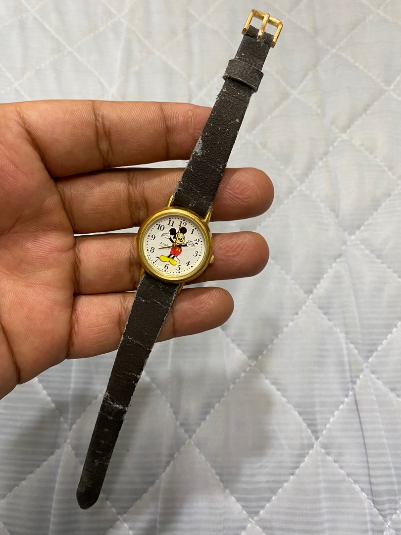 Seiko gold mickey outlet mouse watch