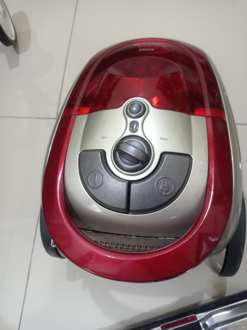 Sharp EC-L520-R (Category: Vacuum Cleaner & Housekeeping) located in Kuala Lumpur. Submitted by youngdragon.4b9657 (Listing ID 1248876258, Image 2). Description: sharp vaccum spoil.buy use the parts.