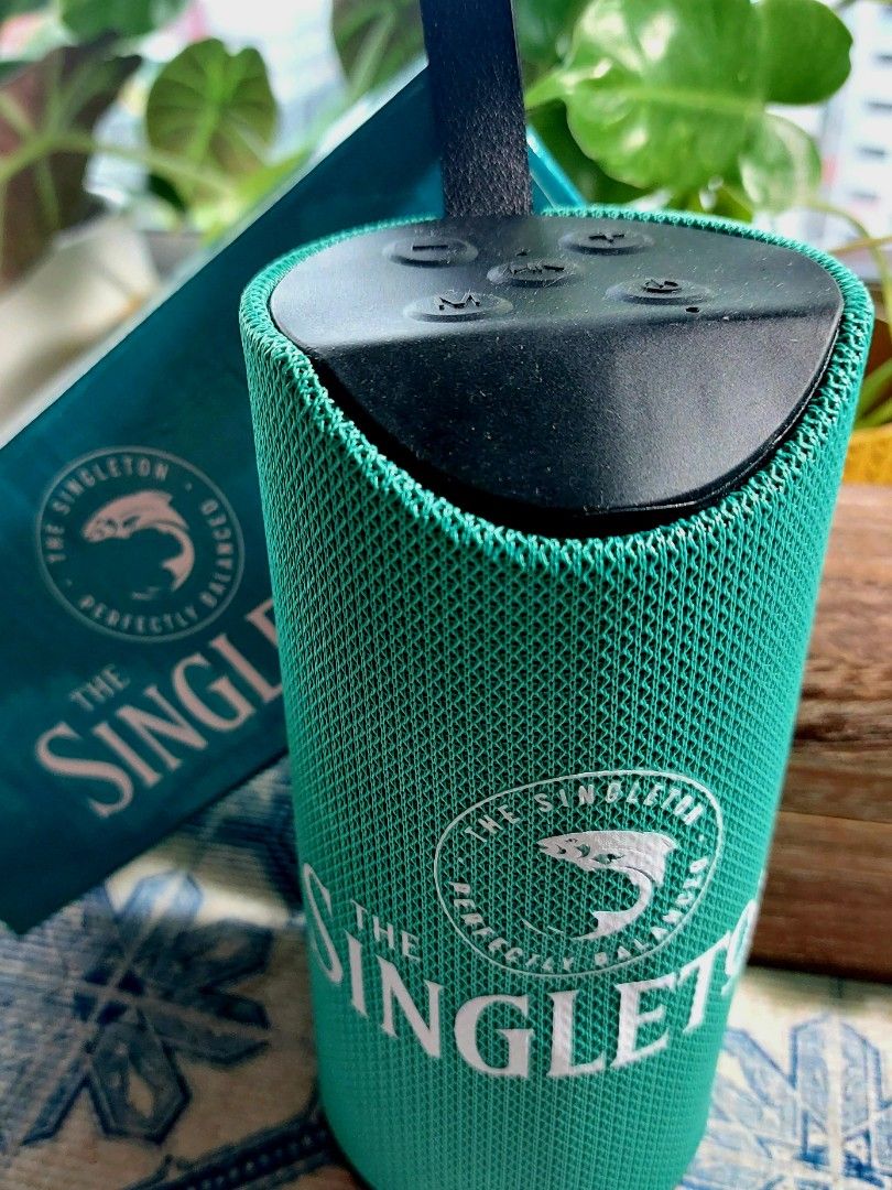 SINGLETON WIRELESS SPEAKER (Category: Other Merchandise) located in Singapore. Submitted by MSWLA77 (Listing ID 1248959775, Image 1). Description: .