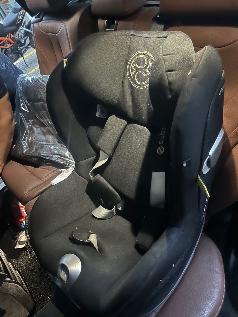 Cybex black Sirona Z2 i-Size Car Seat