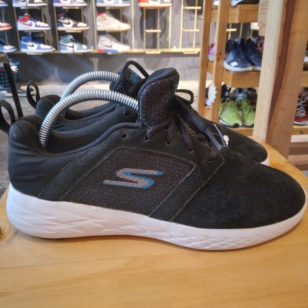 Skechers go shop run divert